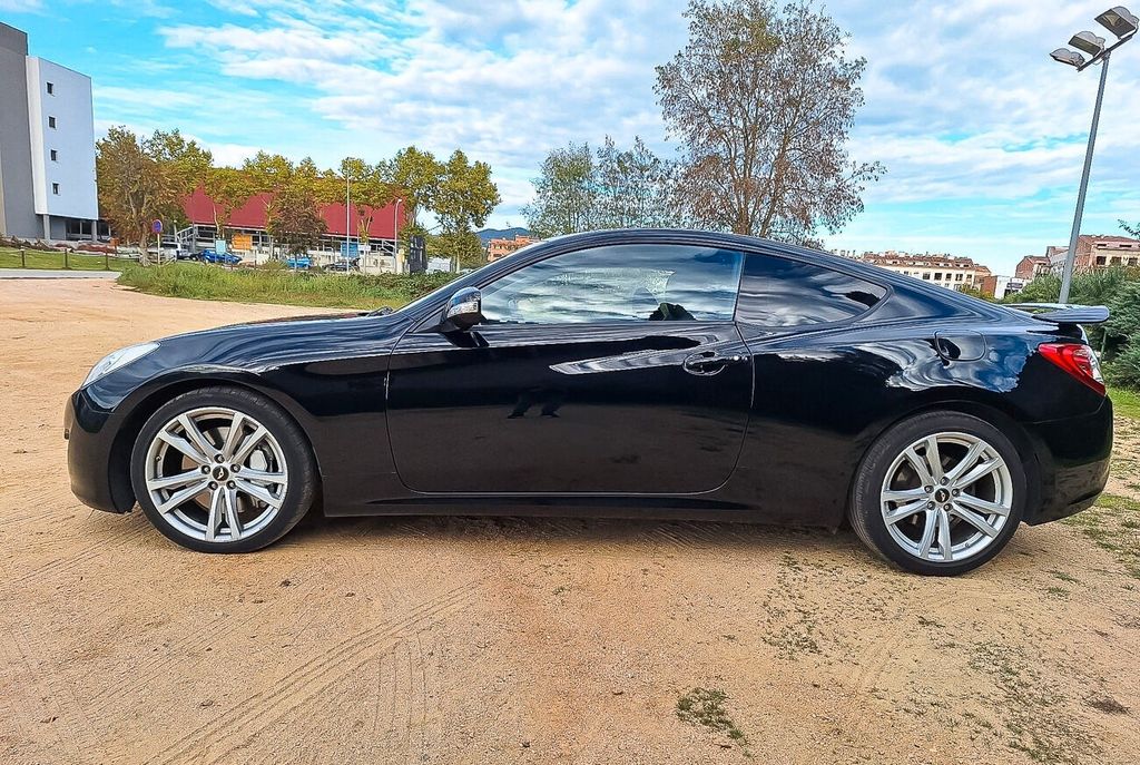 Hyundai Genesis 3.8 V6 Automatik -