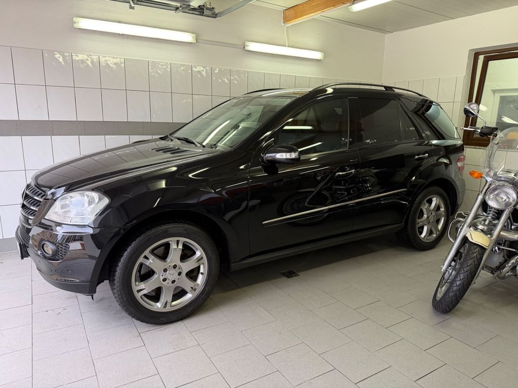 Bild des Angebotes Mercedes-Benz ML 500 4MATIC - 5,5 L ,gepflegter V8 ,2 Hand .