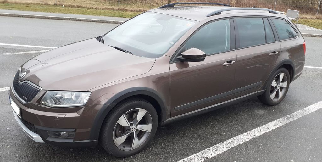 Bild des Angebotes Skoda Octavia 2.0 TDI DSG 4x4 Scout/Xenon/Navi/AHK/TÜV