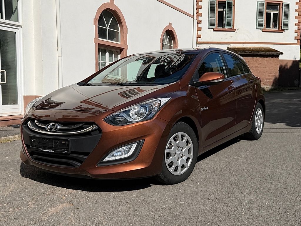 Bild des Angebotes Hyundai i30 1.6 CRDi / Klimaaut. / Sitzheizung / TÜV
