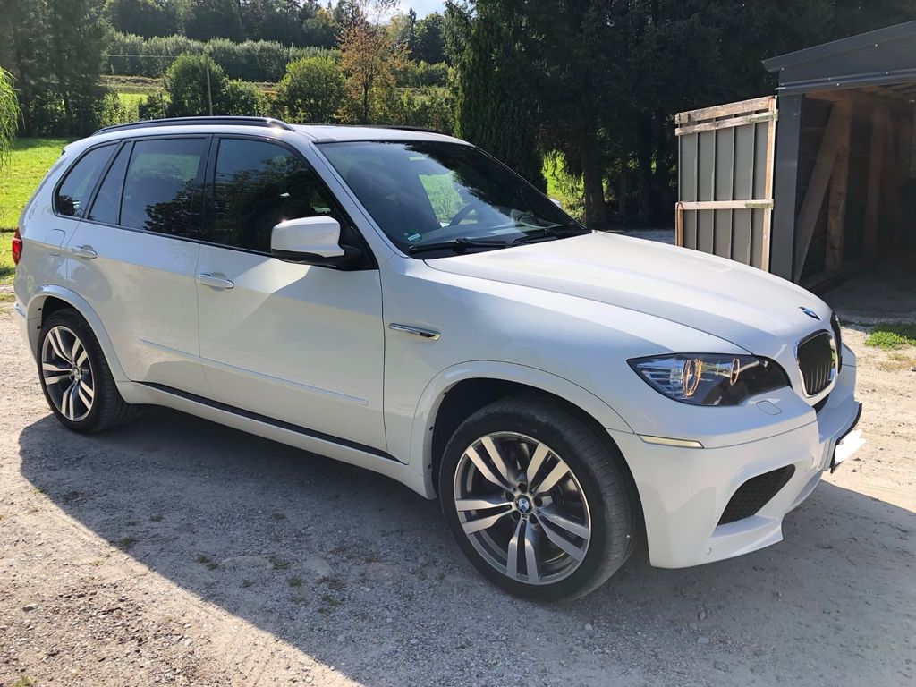 Bild des Angebotes BMW X5 M 555PS Navi AHK Leder HUD Panorama