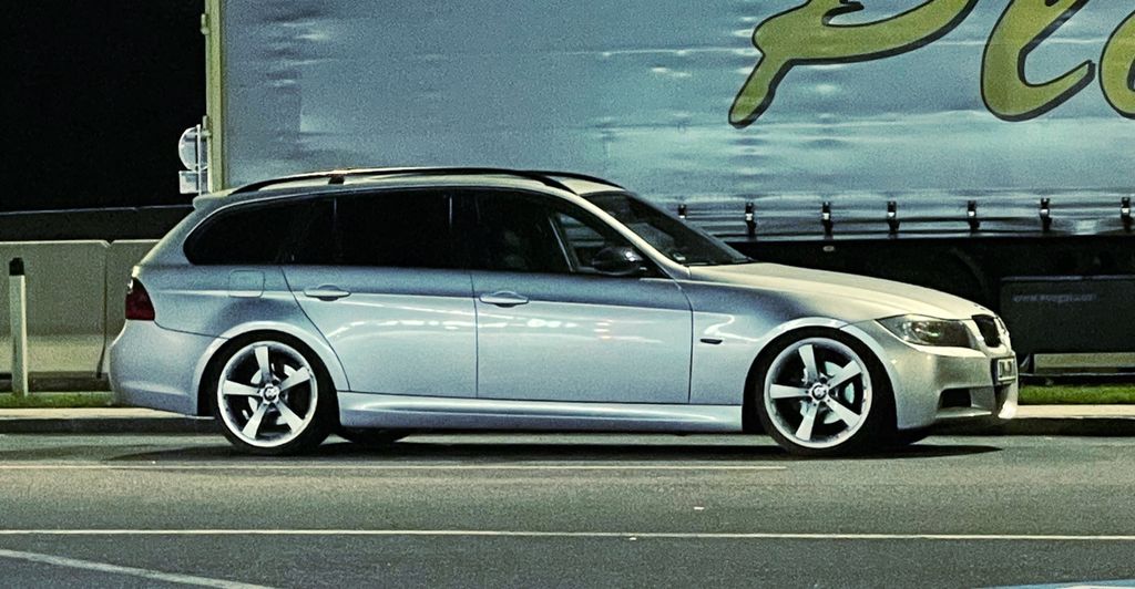 Bild des Angebotes BMW 325i E91 M-Paket/MPerformanceESD/Navi/BiXenonPDC
