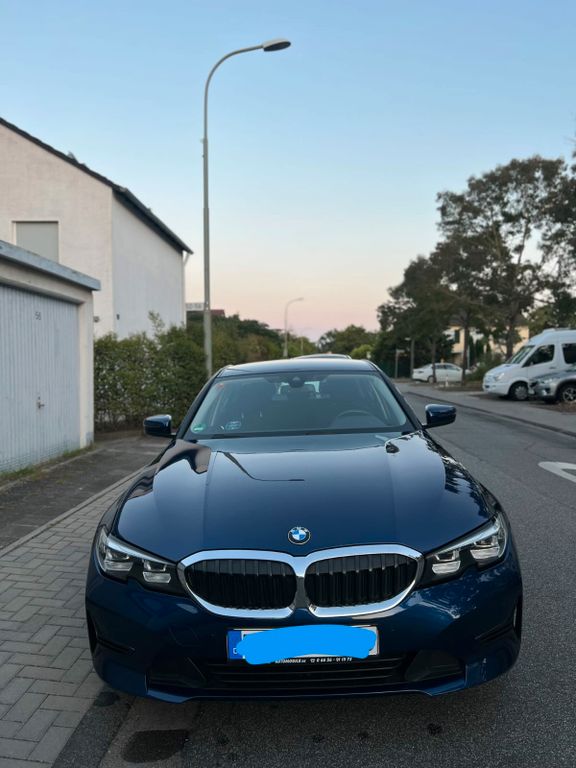 Bild des Angebotes BMW 320i Limousine Automatik Navi LED Carplay