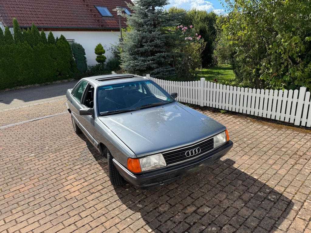 Audi 100