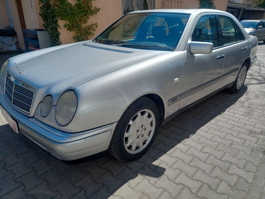 Bild des Angebotes Mercedes-Benz E 240 ELEGANCE V6