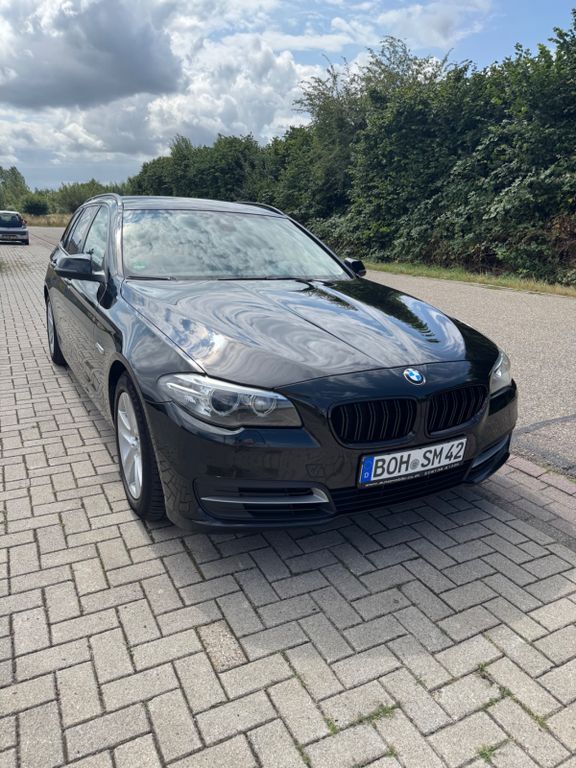 BMW 520d xDrive Touring A Luxury Line Luxury Line