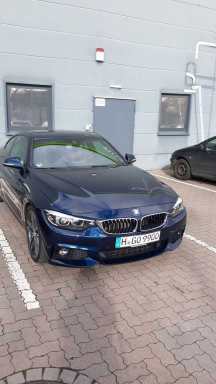 Bild des Angebotes BMW 420i Coupé M Sport Glasdach, M-Individual blau