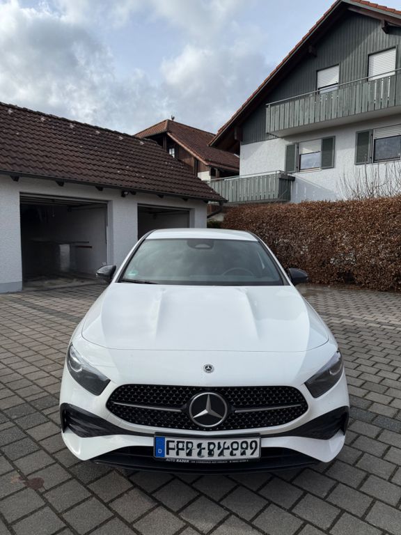 Bild des Angebotes Mercedes-Benz A220d AMG Adv. Plus_360°_AHK_2x18"_Garantie