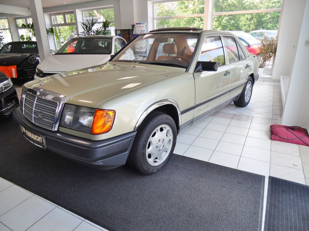 Bild des Angebotes Mercedes-Benz E 230/Schiebedach/H-Gutachten/Leder/ZV/Bestzust.