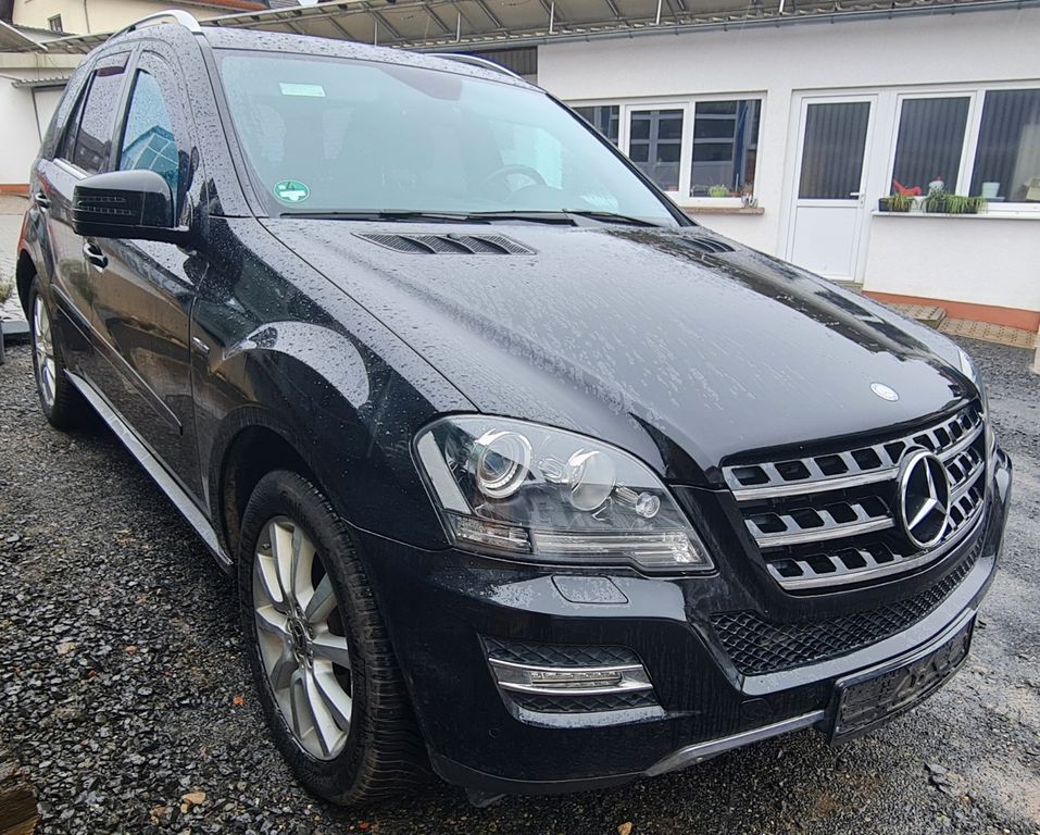 Bild des Angebotes Mercedes-Benz ML 300 CDI 4MATIC BlueEFF. Grand Edition Gra...