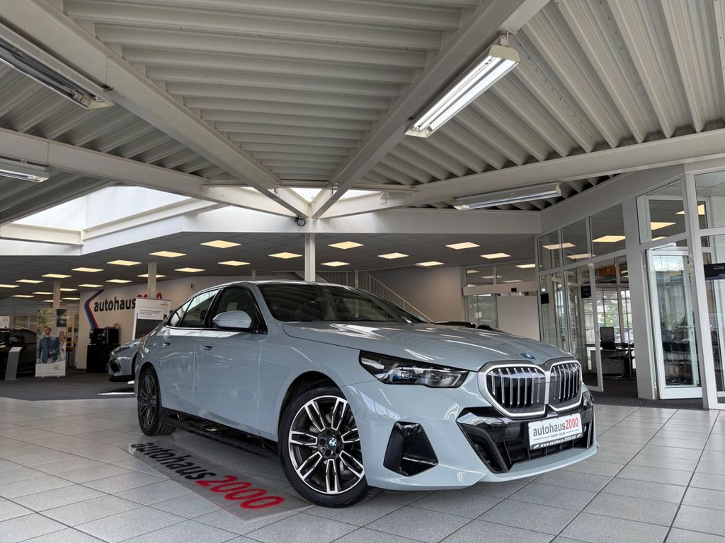Bild des Angebotes BMW 530e Lim. M Sportpaket AUT./LED/CAM/H&K