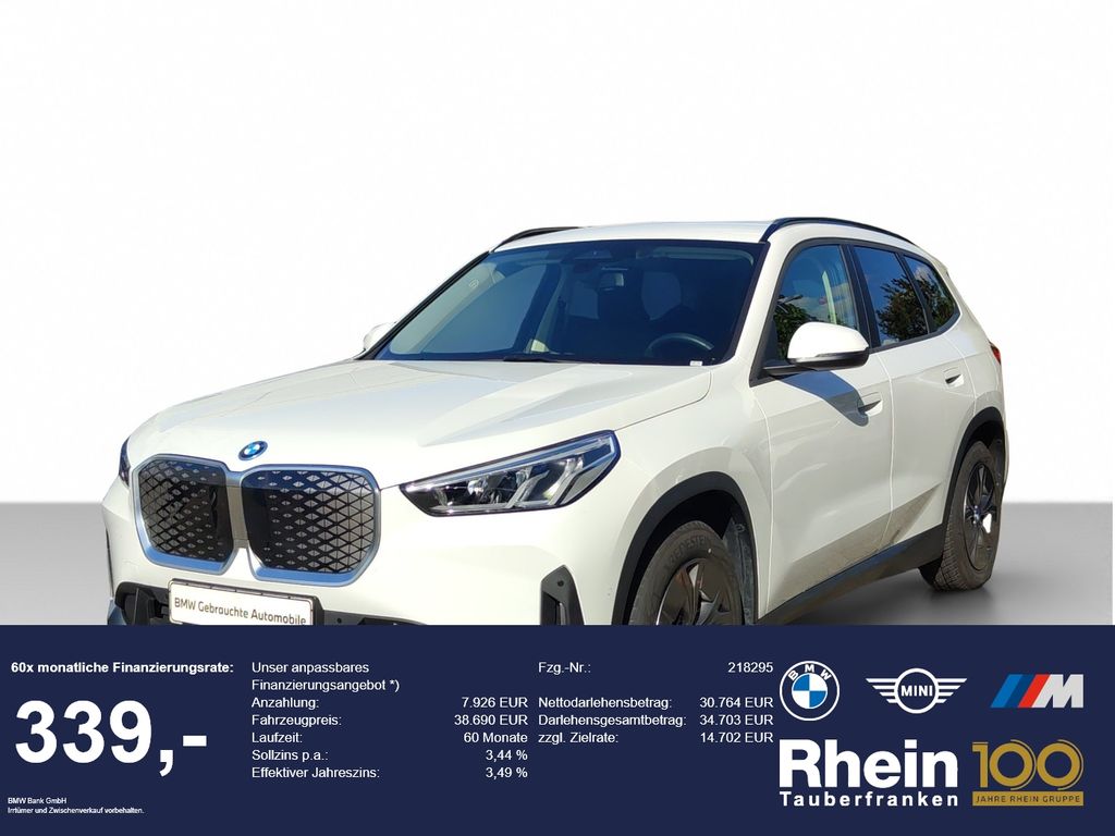 Bild des Angebotes BMW iX1 xDrive30 AHK/CAM/M-Fwk/SH/NAVI/PRIVACY