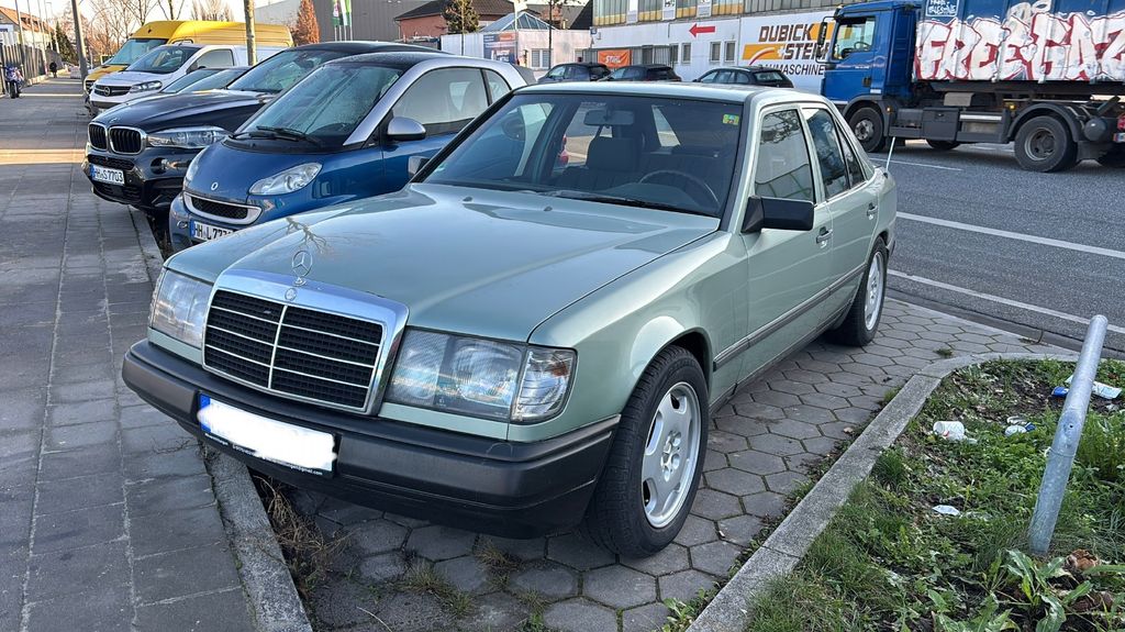 Bild des Angebotes Mercedes-Benz 230E