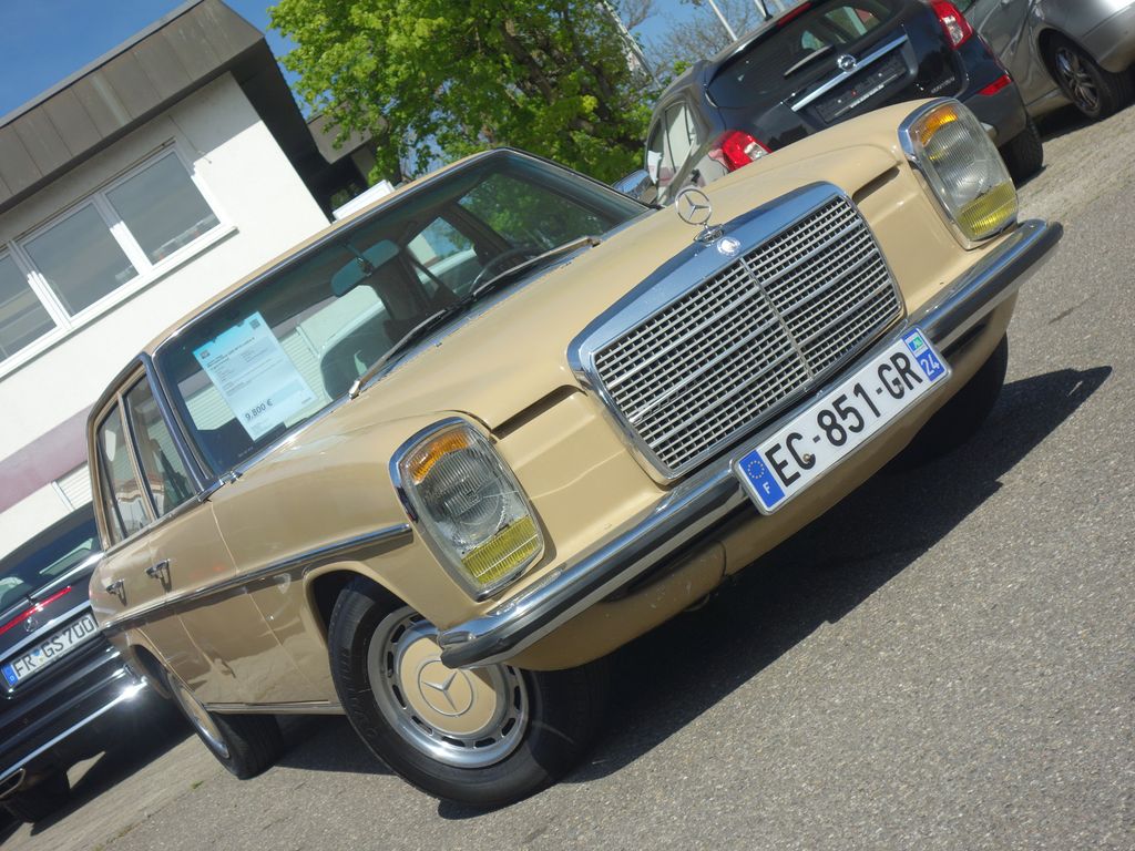 Bild des Angebotes Mercedes-Benz 220D W115 rostfrei & ungeschweisst Colorglas