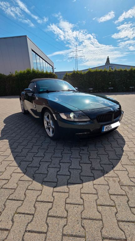 BMW Z4 Roadster 2.0i - tiefgrün, tolle Ausstattung