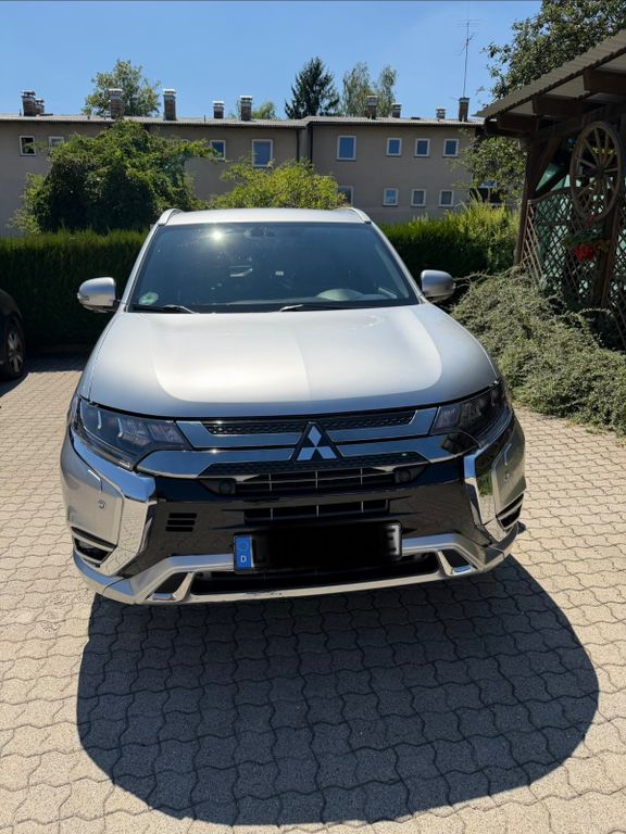 Bild des Angebotes Mitsubishi Outlander 2.4 MIVEC PLUG-IN HYBRID 4WD Basis...