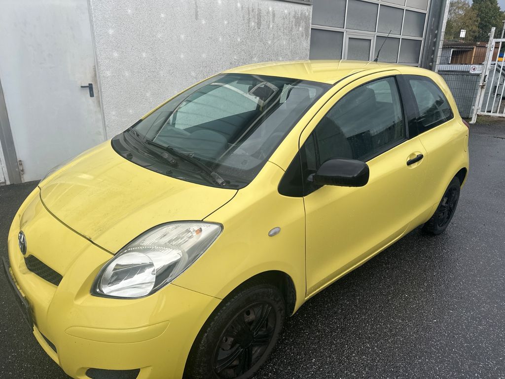 Bild des Angebotes Toyota Yaris Basis. 1,0 Benzin, 51 KW. 1 Hand. TÜV neu