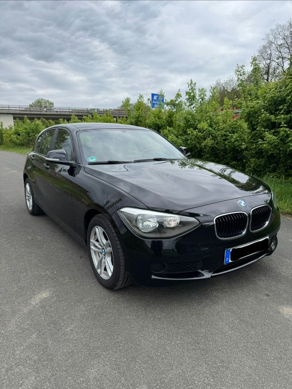 Bild des Angebotes BMW 114i SITZHEIZUNG/8FACH BEREIFT/BLUETOOTH
