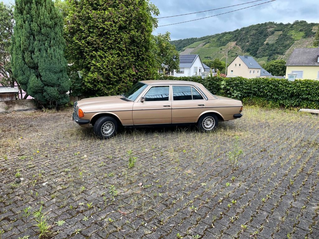 Bild des Angebotes Mercedes-Benz W123 300D Klimaanlage 5 Gang Selten Top 88PS