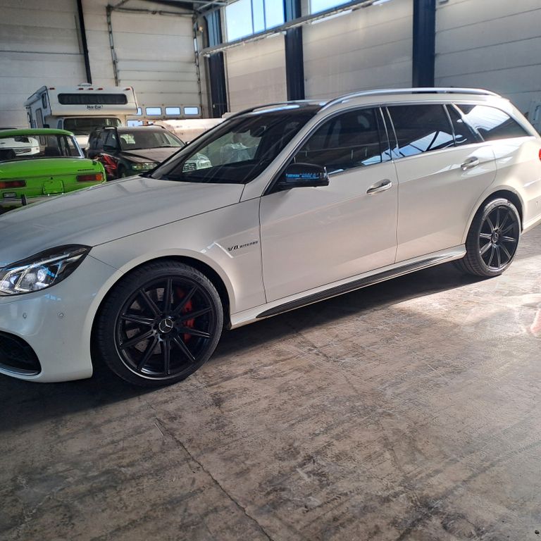 Bild des Angebotes Mercedes-Benz E 63 S T 4M Carbon 1 und 2 , Pano, Deut. Auto