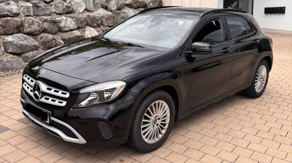 Bild des Angebotes Mercedes-Benz GLA 180 - 8-fach bereift auf Alufelgen