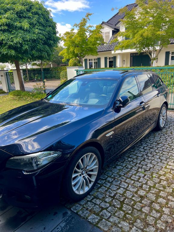Bild des Angebotes BMW 530d Touring M-Sport Leder AHK Pano HuD