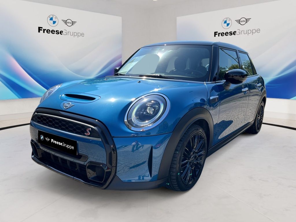 Bild des Angebotes MINI Cooper S 5-Türer RFK SPORTSITZE LED SHZ TEMPOMAT