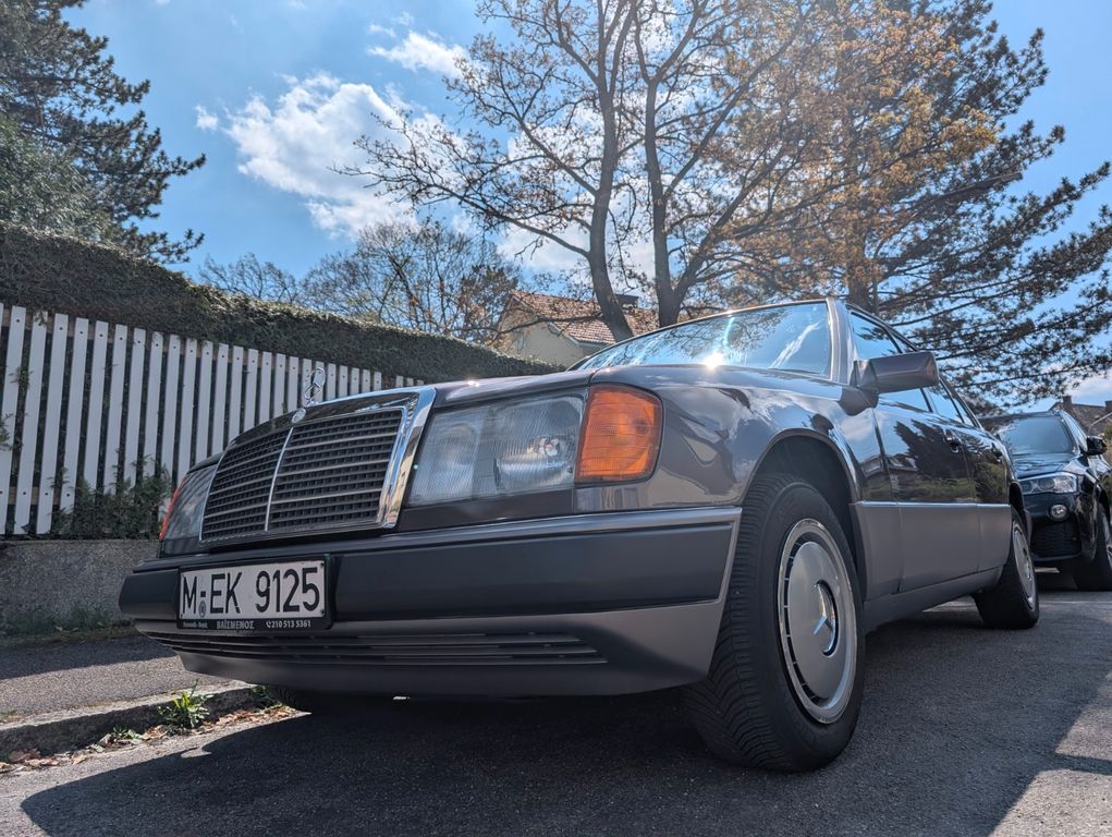 Bild des Angebotes Mercedes-Benz E 220 (W124) Oldtimer aus 1. Hand