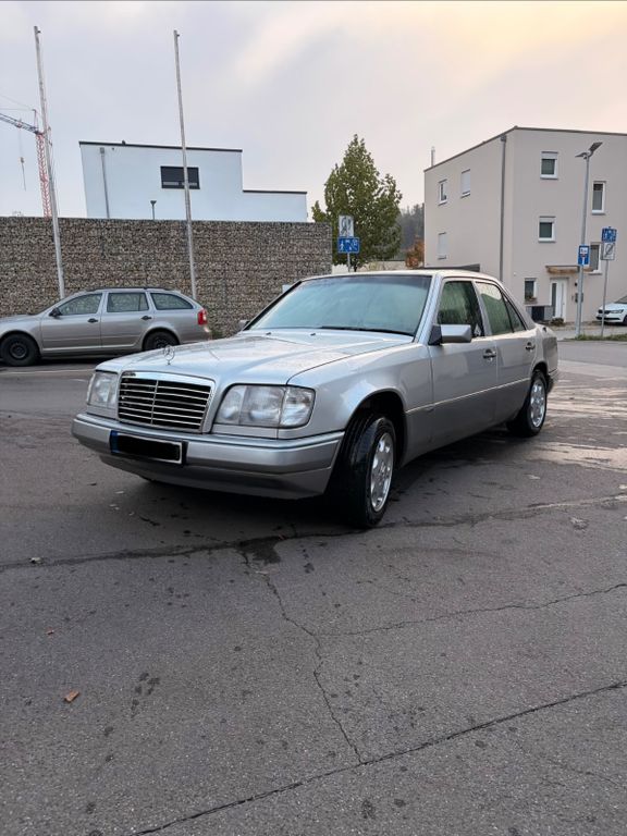 Mercedes-Benz W124 220 E Sportline | Limousine