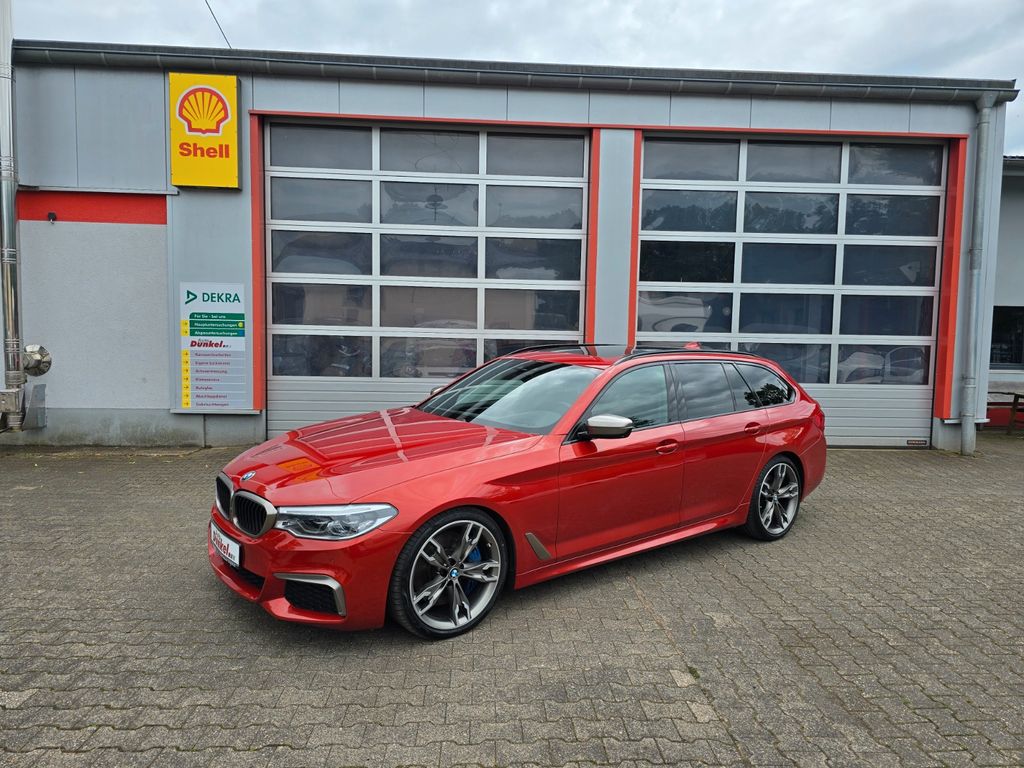 Bild des Angebotes BMW M550 d xDrive 5 Touring HUD, Pano, AHK, Massage