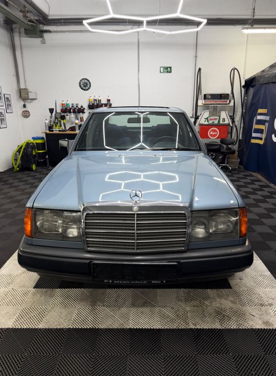 Bild des Angebotes Mercedes-Benz 230E H Kennzeichen mit geringer Laufleistung