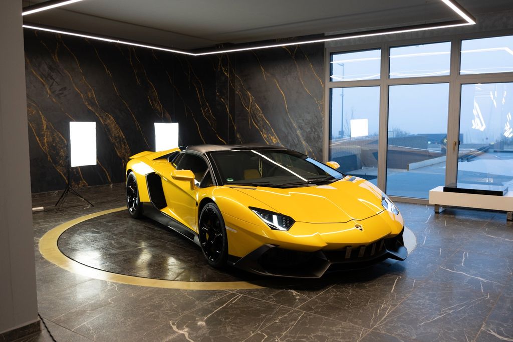 Bild des Angebotes Lamborghini Aventador Roadster 50th Anniversary Lift-system