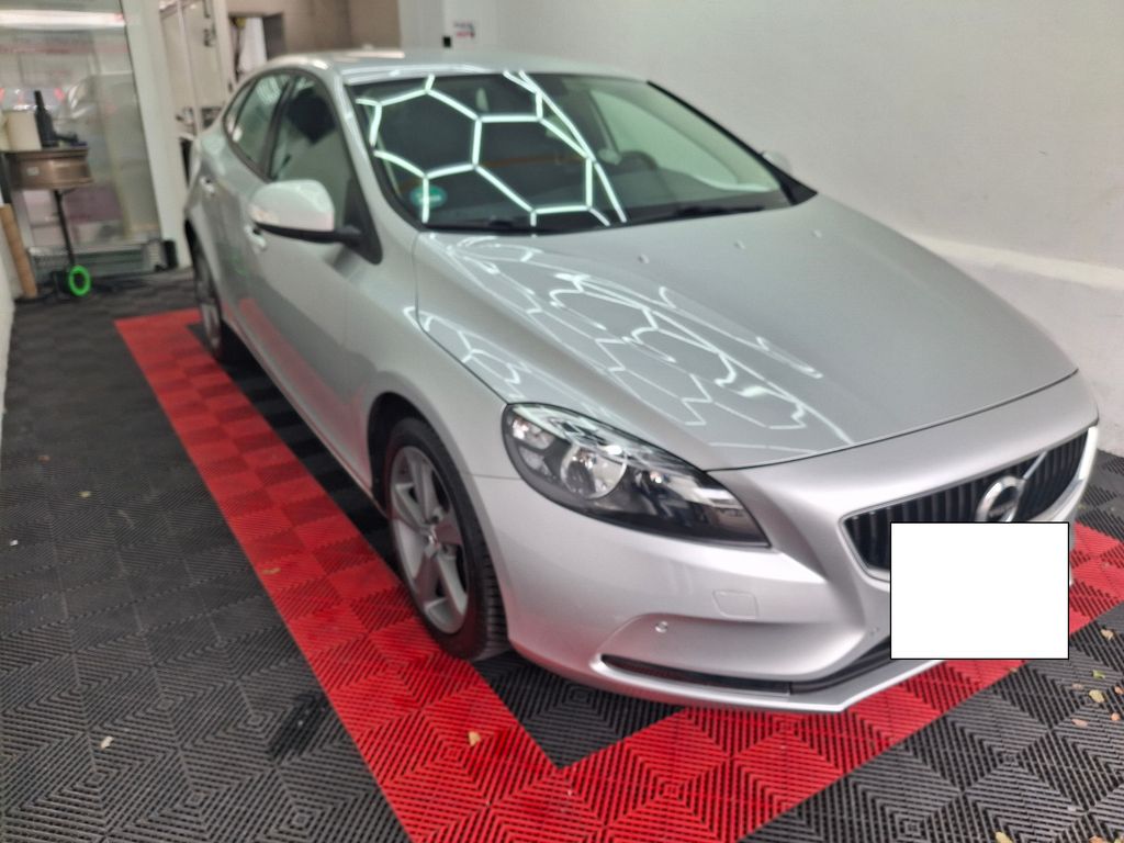 Bild des Angebotes Volvo V40 D2 - top Zustand 2. Hand, Garagenwagen