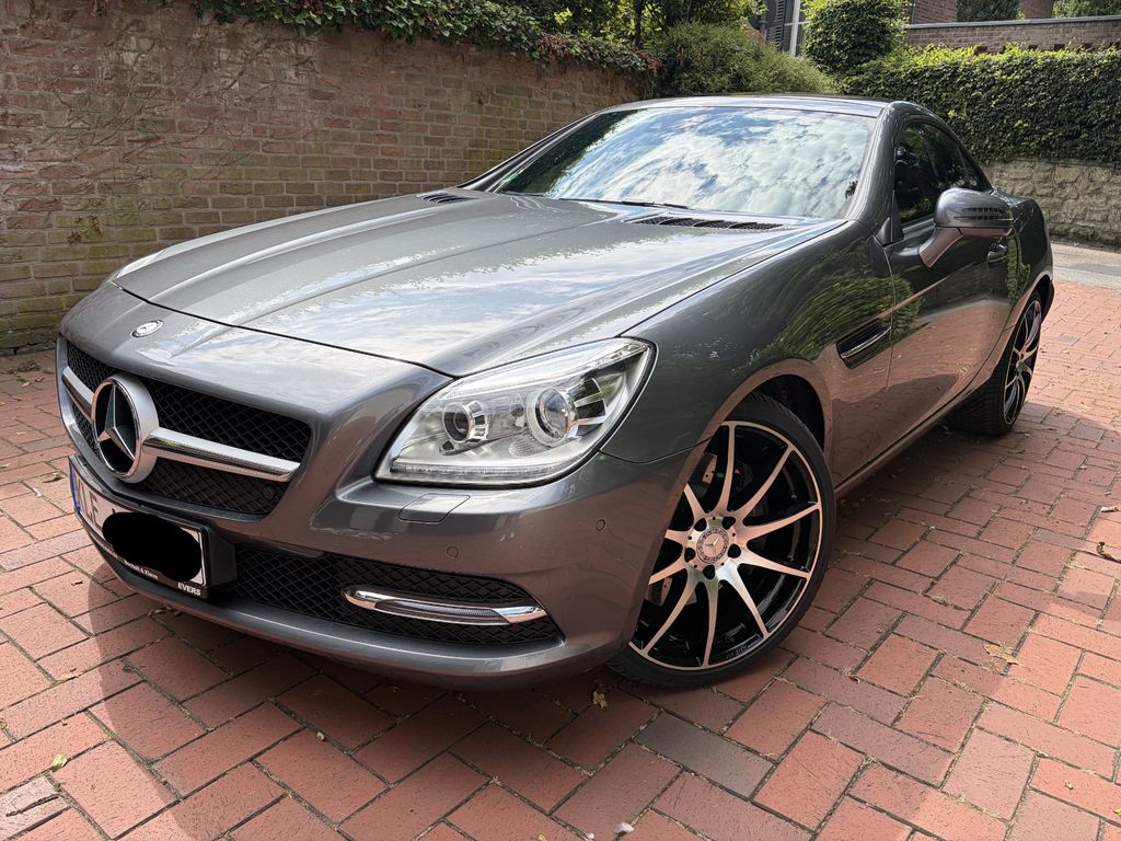Bild des Angebotes Mercedes-Benz SLK 350 Magic Sky DAB Navi Holz Leder LM19 2.Hd