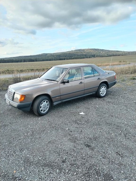 Bild des Angebotes Mercedes-Benz 200 D 5gang SSD rostfrei , 2.Hd