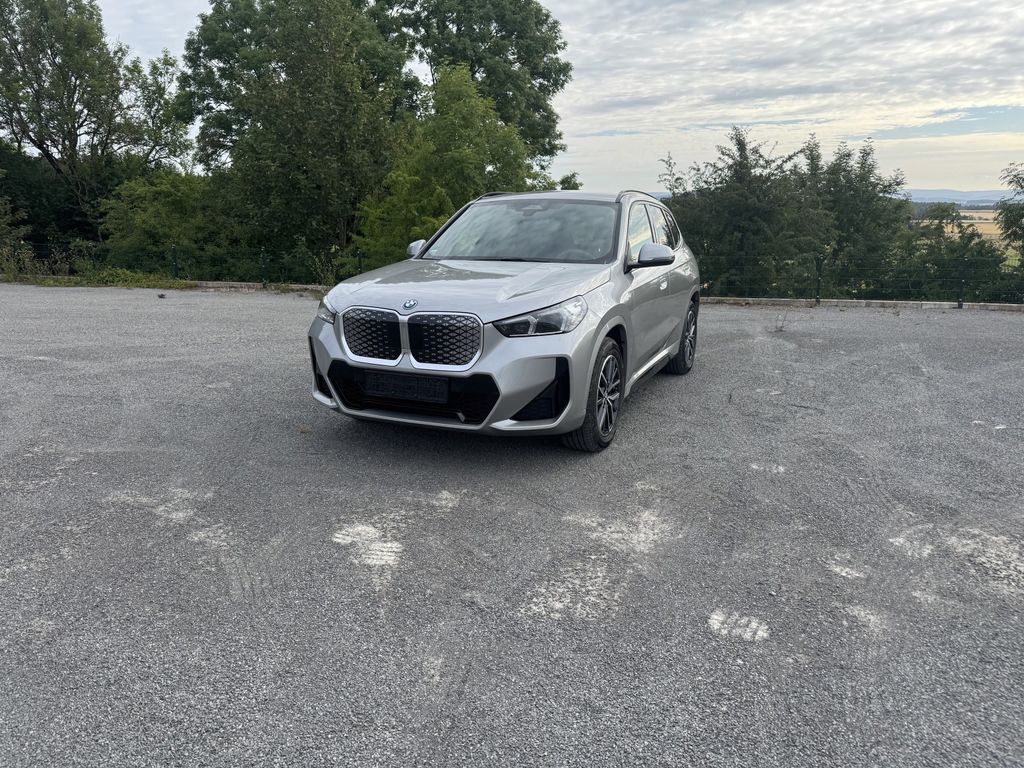 Bild des Angebotes BMW iX1 eDrive20 M Sport M Sportpaket DAB LED Shz