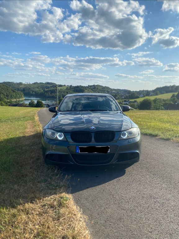 Bild des Angebotes BMW E90 325i M-Paket | 218 PS | TÜV bis 01/2028