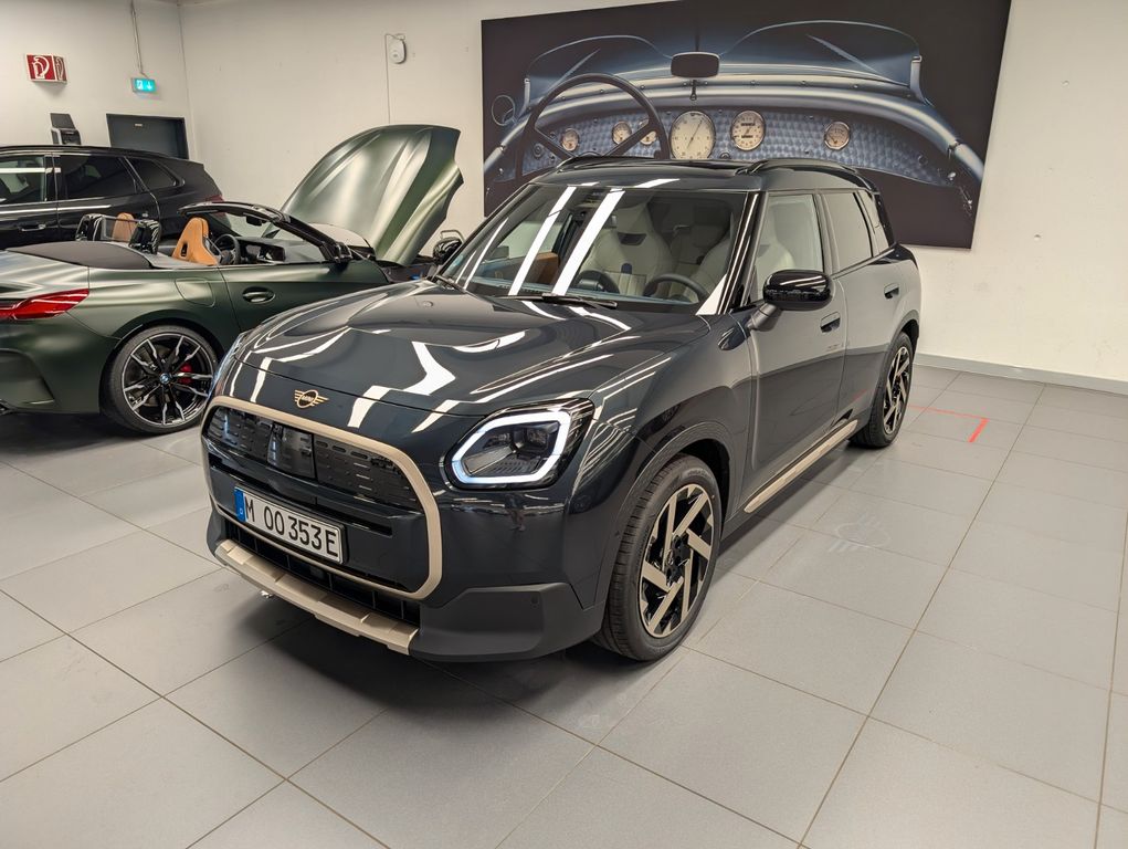 MINI Countryman E Favoured Trim AHK H&K Pano
