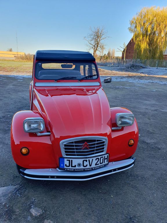 Citroën 2 CV 6 Club Ente frisch restauriert