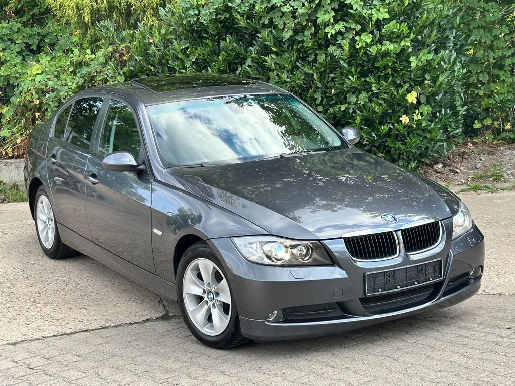 Bild des Angebotes BMW 318i E90 Lim. * 1.HD*NAVI*SPORTSITZE* KUPPL.NEU
