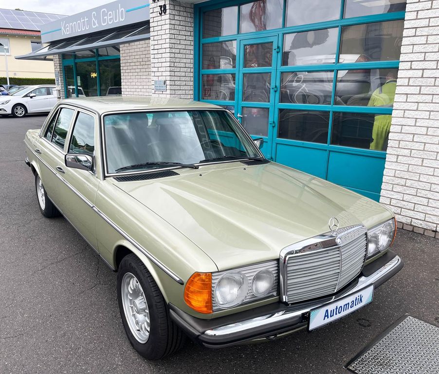 Bild des Angebotes Mercedes-Benz E 230 123 Lim *TOP*