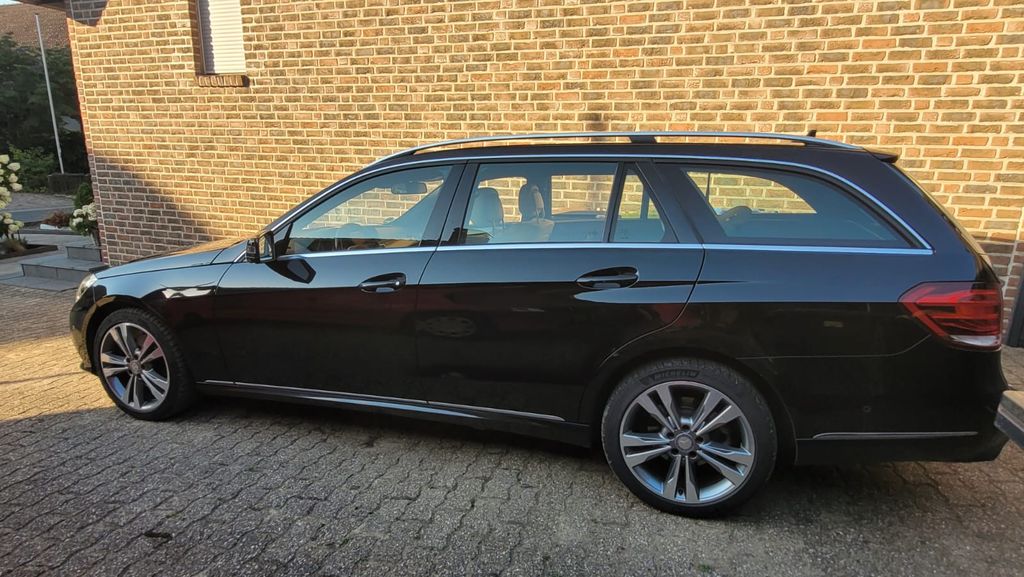 Bild des Angebotes Mercedes-Benz E 350 BlueTEC T AVANTGARDE 185 KW