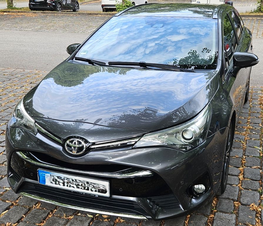 Toyota Avensis 1,8-l-Valvem. Team D T. Sports Team ...