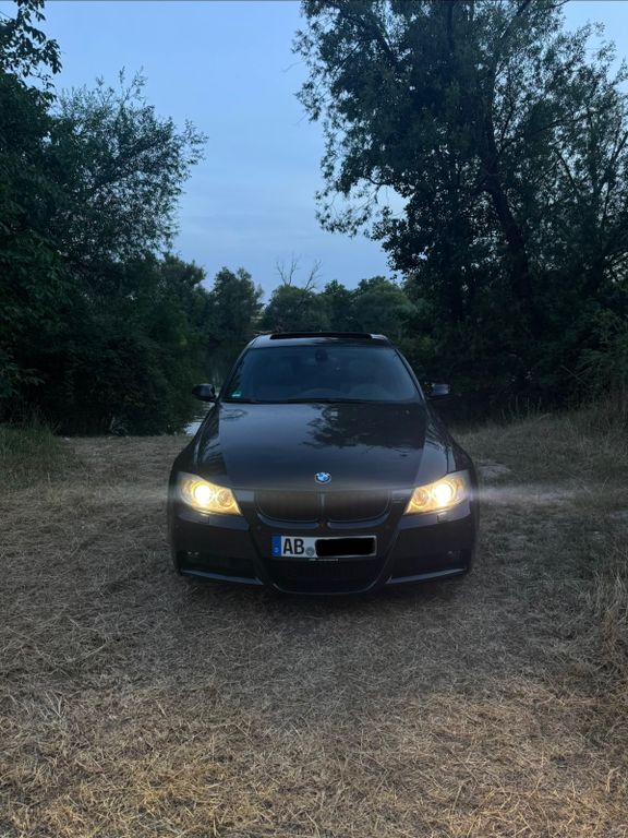 BMW 325xi -