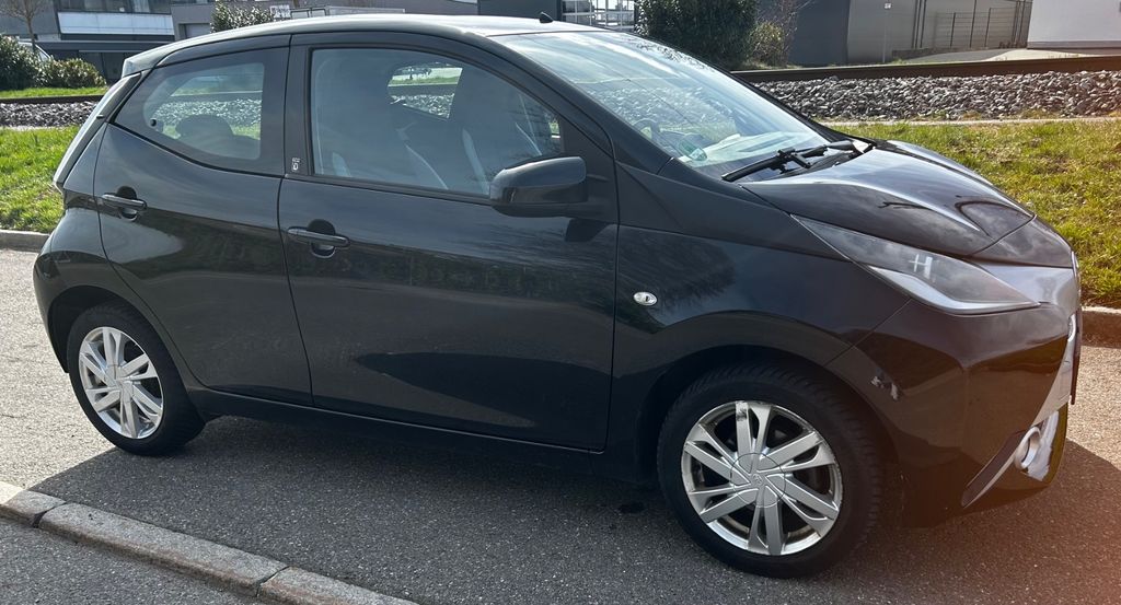 Bild des Angebotes Toyota  Aygo 5-Türer x-playTeam Klima KameraUnfallfrei