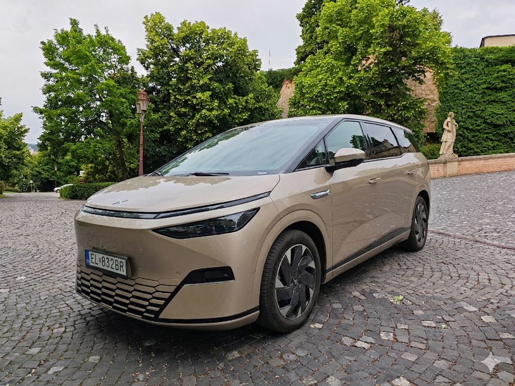 Bild des Angebotes XPENG X9 AWD  (EU Regist., Eng. Menu, CCS2 Adapt incl)