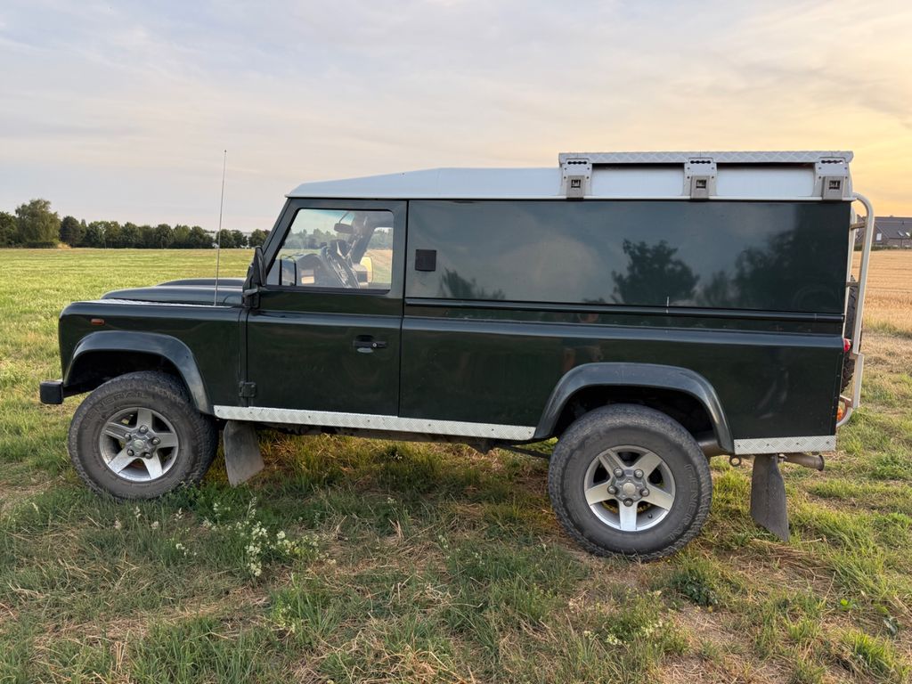 Bild des Angebotes Land Rover Defender 2,4 110 Hardtop