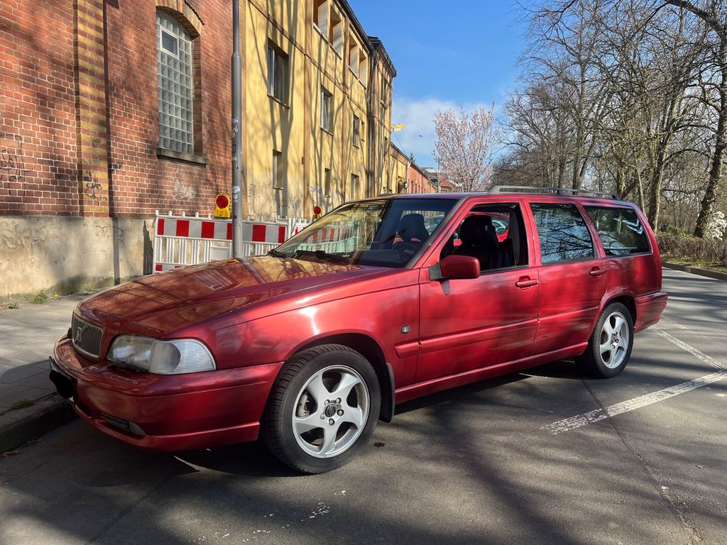 Bild des Angebotes Volvo V70 2.5-10V -