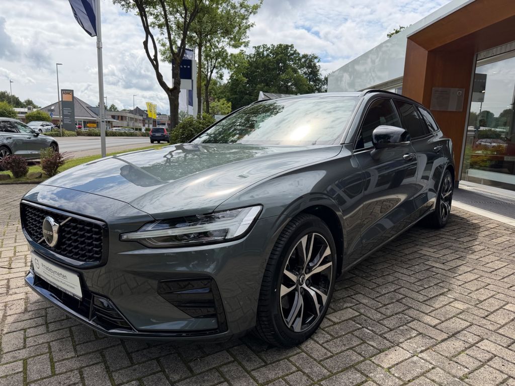Bild des Angebotes Volvo V60 B4 FWD Plus Dark #volvocars #madebymerten