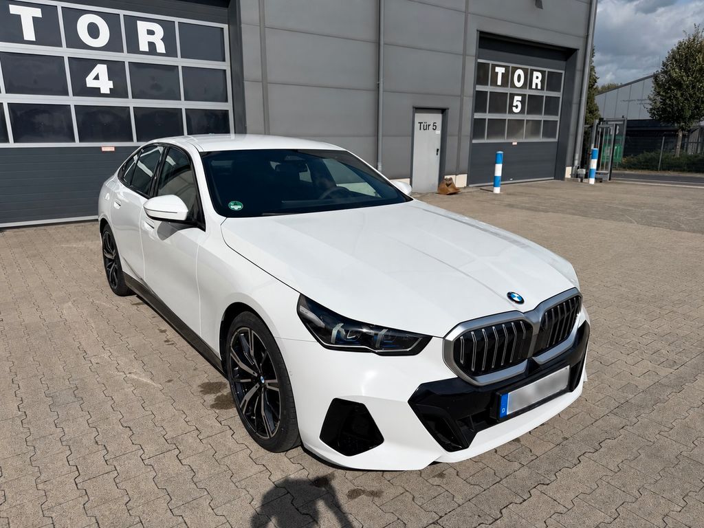 Bild des Angebotes BMW 520i Limousine M SPORT NAVI HUD KAMERA LCP DAB